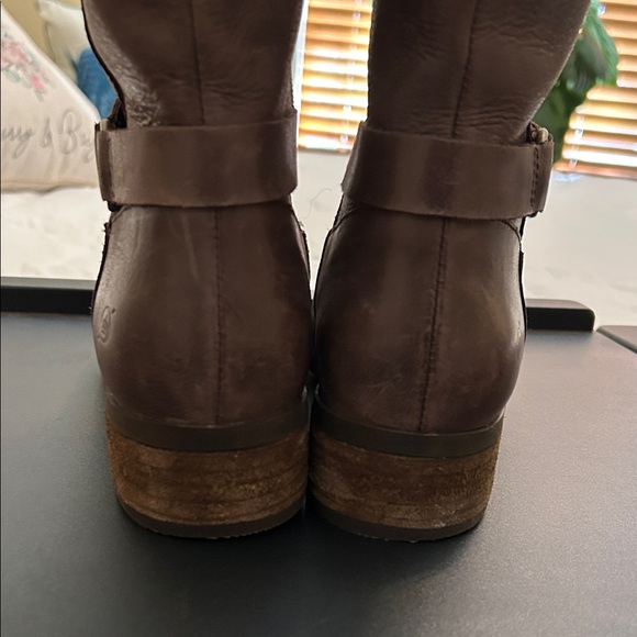 Born Women's Tan Leather Heeled Boots - Picture 7 of 10